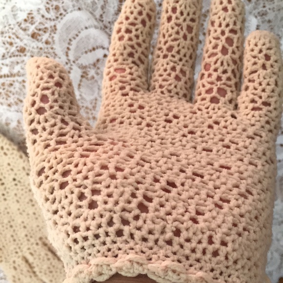 VINTAGE Gloves.  Elastic lace. Looks like RBG likes them too. OS - Picture 3 of 5